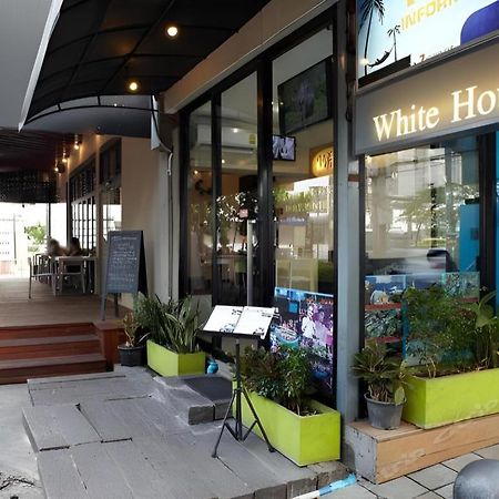 White House Asoke Sukhumvit 18 Bangkok Exterior foto