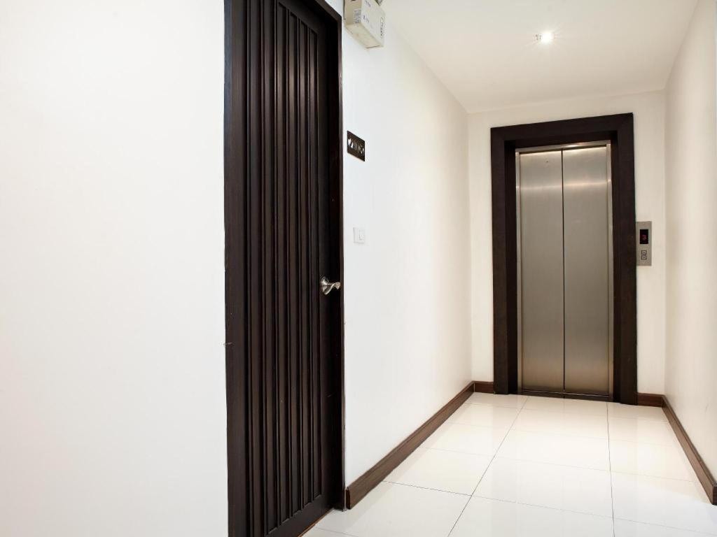 White House Asoke Sukhumvit 18 Bangkok Exterior foto
